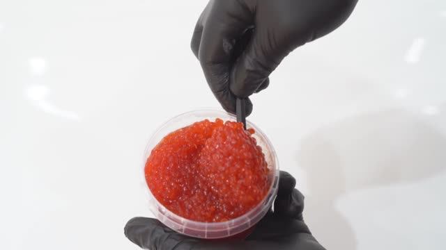 Икра лососевая зернистая кижуча 250 грамм (обзор продукции)