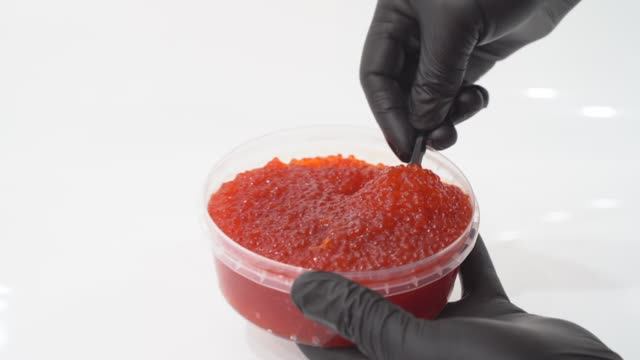 Икра лососевая зернистая кижуча 500 грамм (обзор продукции)